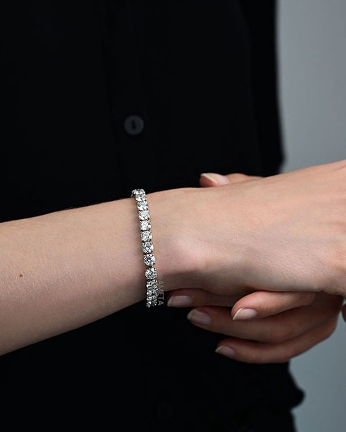 using diamond bracelet for jewelry collateral loans