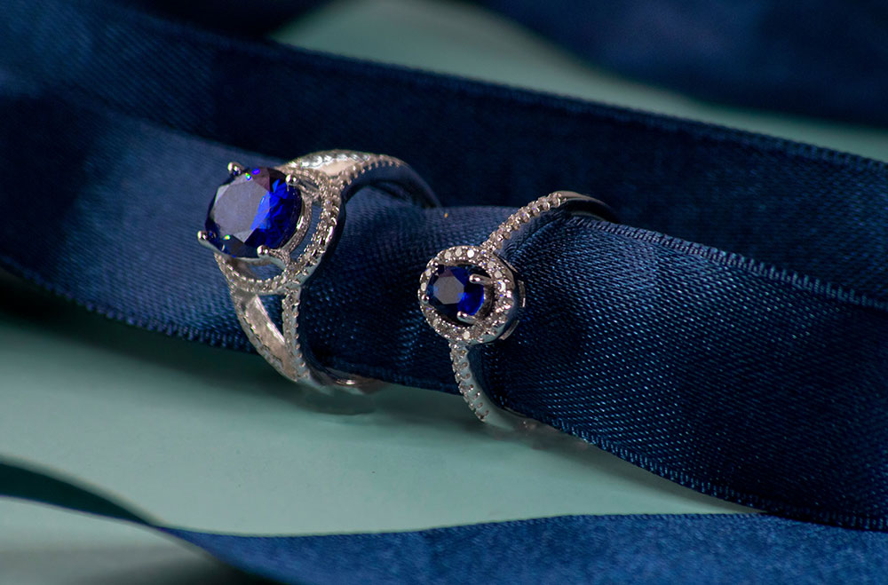 Jewelry loans - Pair of sapphire and diamond rings